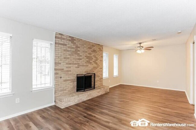 Foto del edificio - Newly renovated spacious 3 bed/2 bath, wit...