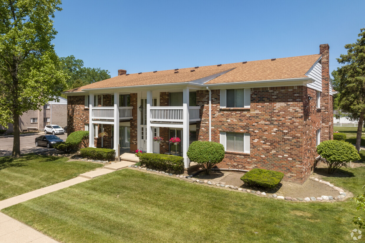 Primary Photo - Jamestown Village Apartments