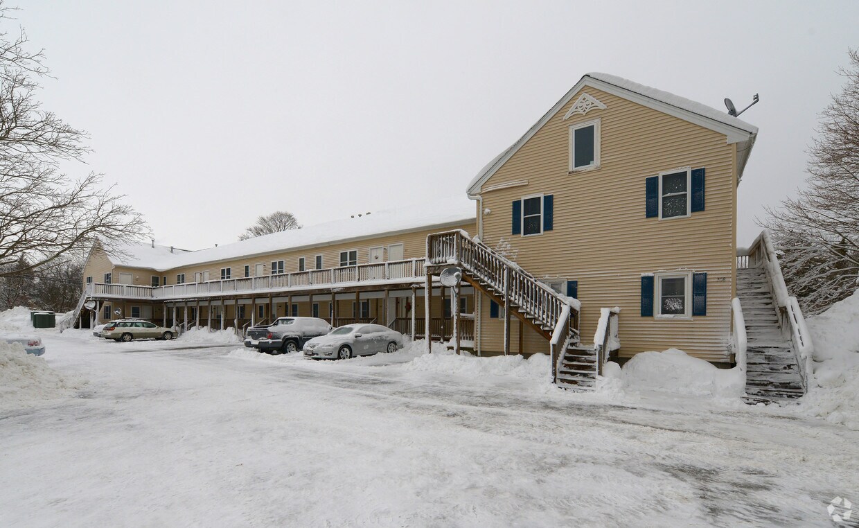 Building Photo - Four Seasons