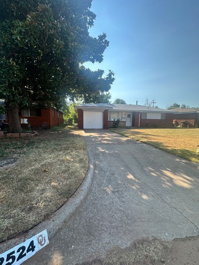 Photo - 2524 Eagle Dr House