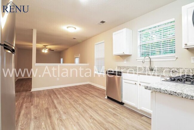 Building Photo - Now Available 3 bedroom 3 baths