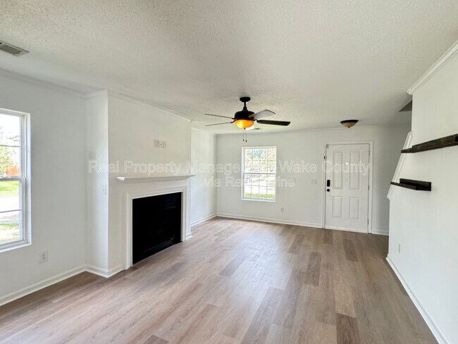 Foto del edificio - 2 Bellmore Ct