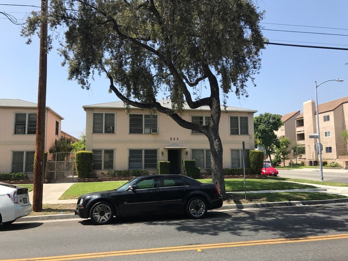 Apartamentos Adams - 245 N Adams St