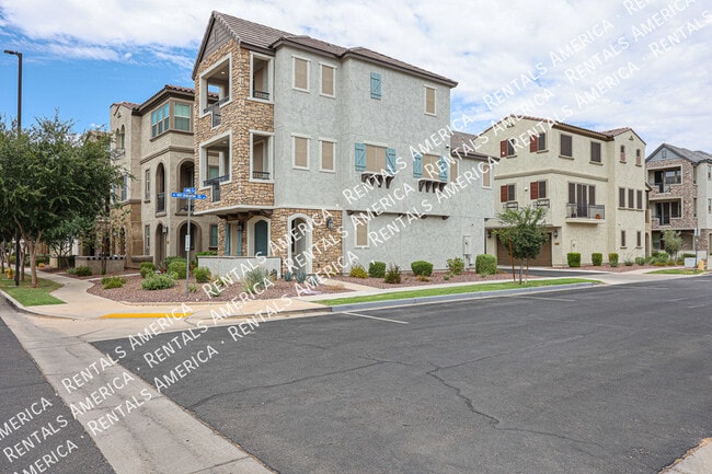Building Photo - 1701 E Dogwood Ln