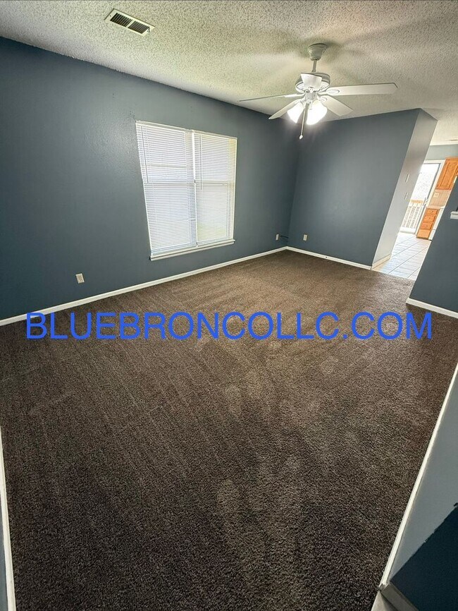 Foto del edificio - Cute 2 bedroom 1 bathroom home with a 1 car garage