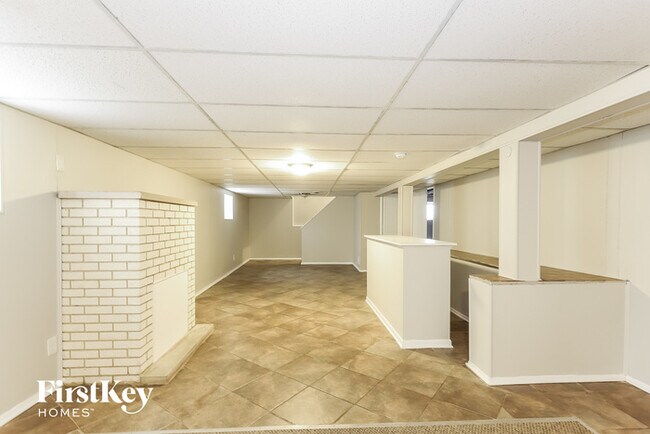 Building Photo - 415 Yates Ave