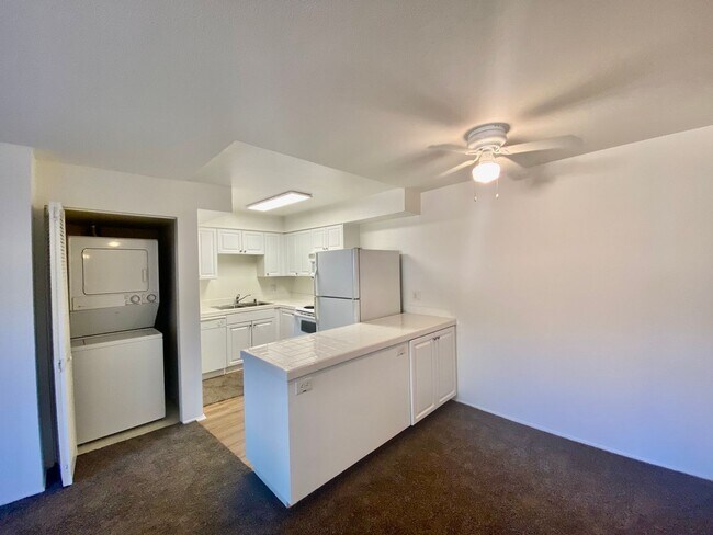 Foto del edificio - 2 Bedroom Condo Near SDSU with Parking and...
