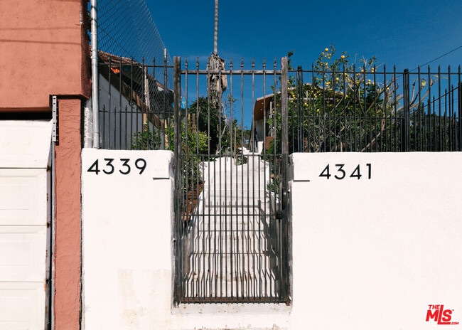 Foto del edificio - 4339 Blanchard St