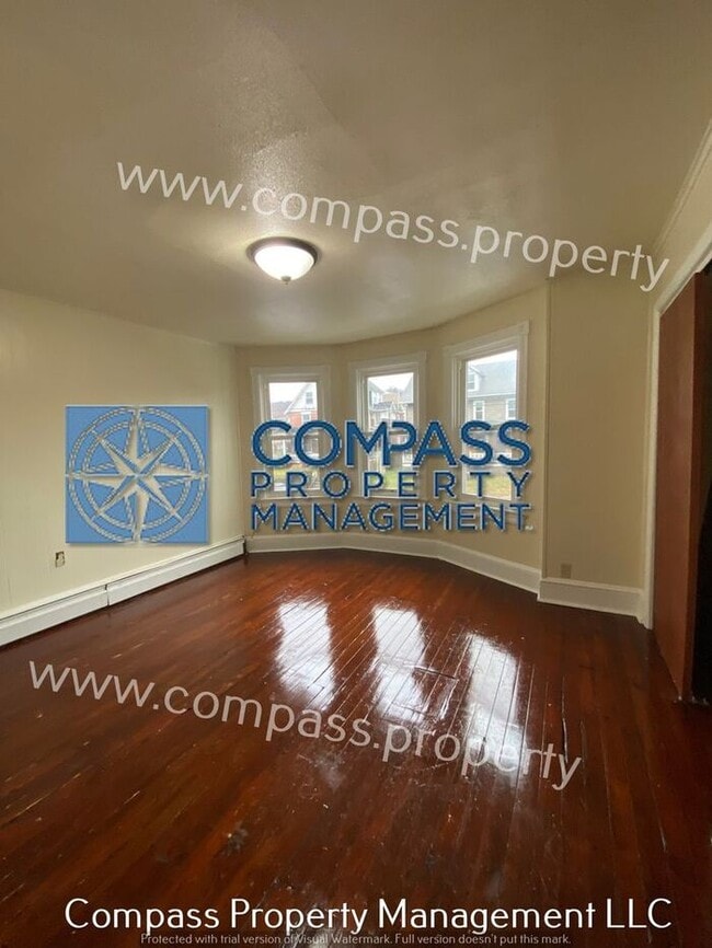 Building Photo - $1195 - 3 Bed, 1 Bath 2nd Floor Apartment ...