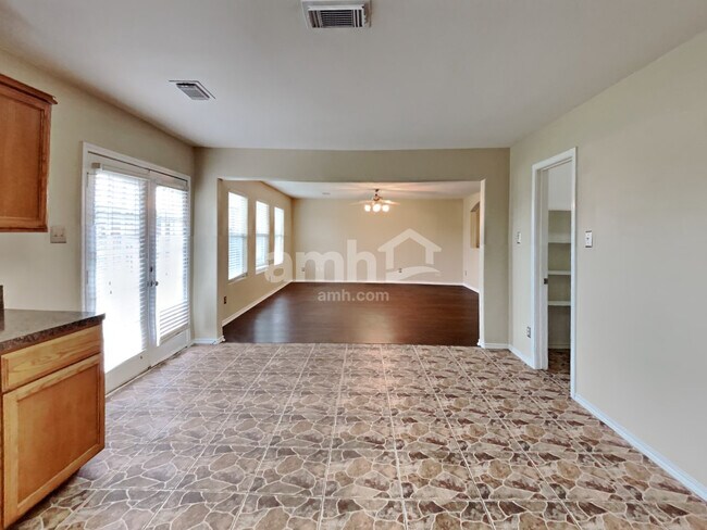Building Photo - 3803 Dogwood Trl