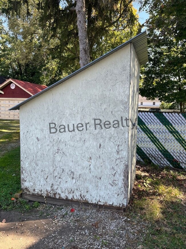 Foto del edificio - Three Bedroom Home