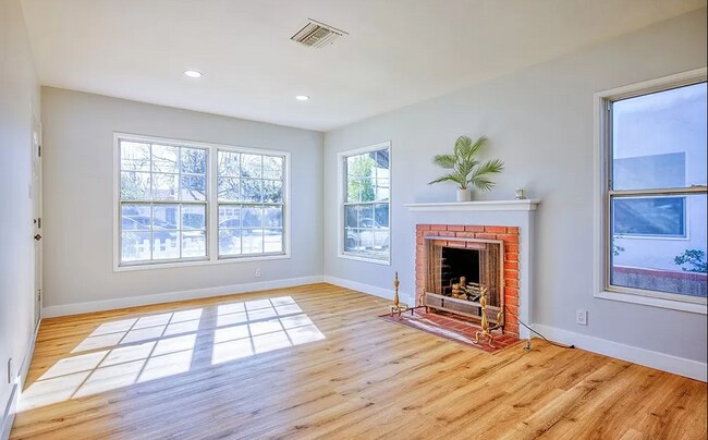 Foto del edificio - 6621 Lindley Ave
