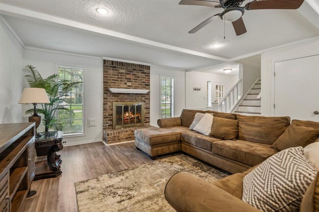 Foto del edificio - 6503 Misty Creek Dr