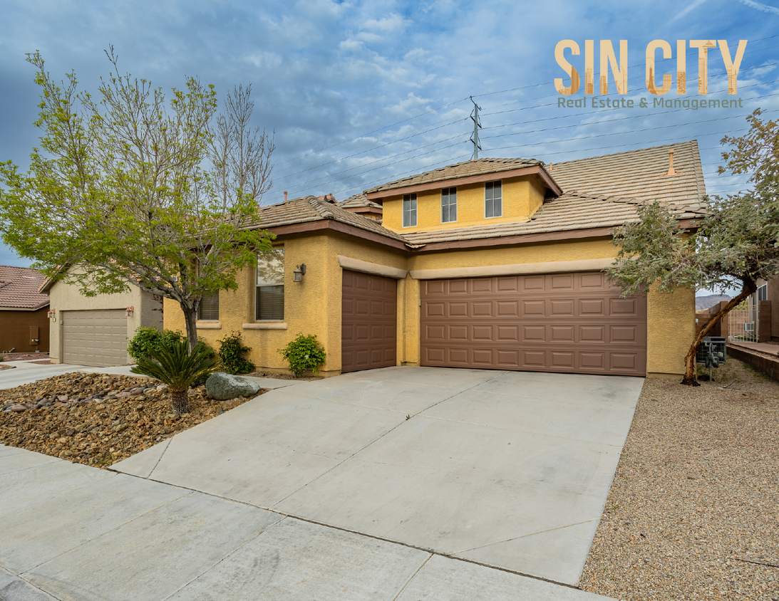 Foto principal - Luxurious 4 Bed, 3 Bath Home in Henderson,...