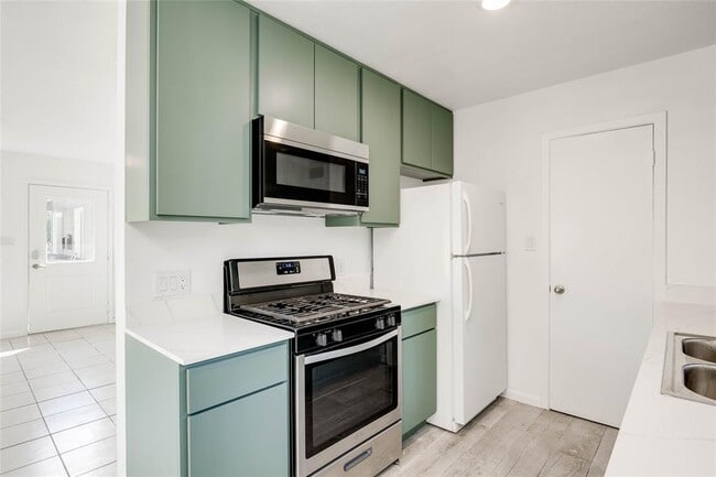 Building Photo - 3304 Dolphin Cove