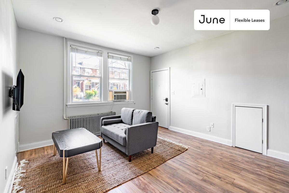 Foto principal - 1613 F Street NorthEast