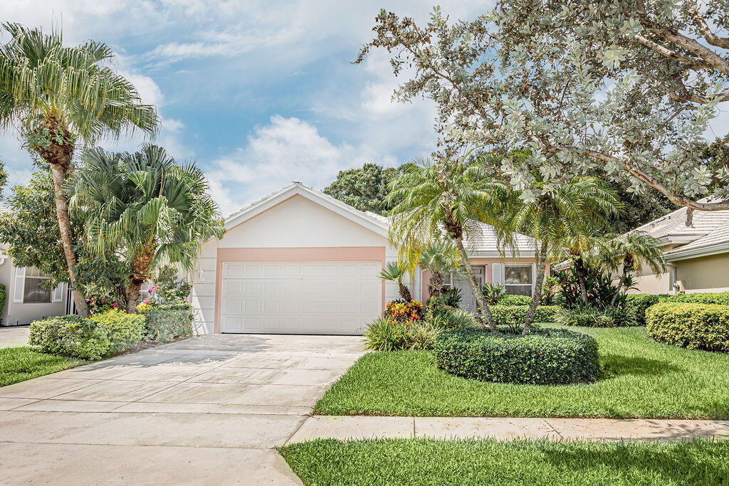 Foto principal - 8593 Wakefield Dr