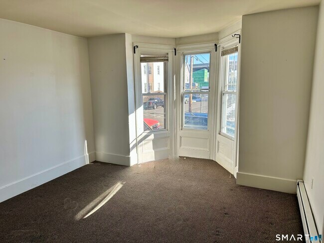 Foto del edificio - 182 Black Rock Ave