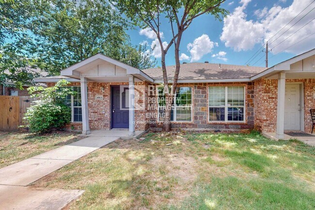 Building Photo - 406 Truman Arlington