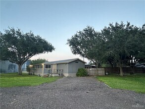 Building Photo - 323 W Davis Rd