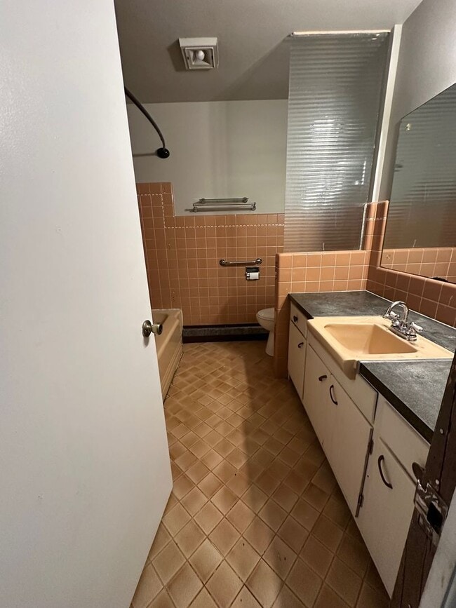 Foto del edificio - 7105 W Capitol Dr