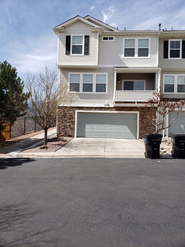 Primary Photo - Beautifully maintained corner unit townhome!
