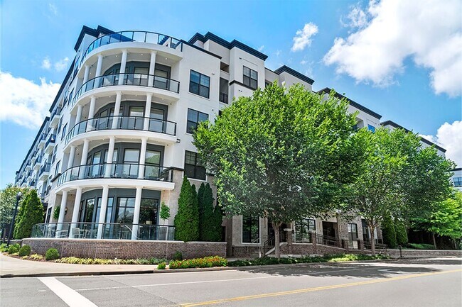 Building Photo - 2700 Charlotte Ave Apartments