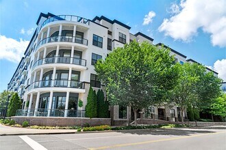 Building Photo - 2700 Charlotte Ave Apartments