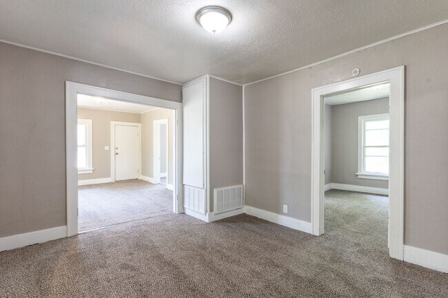Building Photo - Oklahoma City Home Available Now! **DEPOSI...