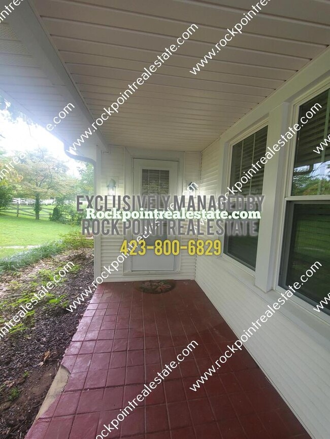 Building Photo - Charming Bungalow on Missionary Ridge!