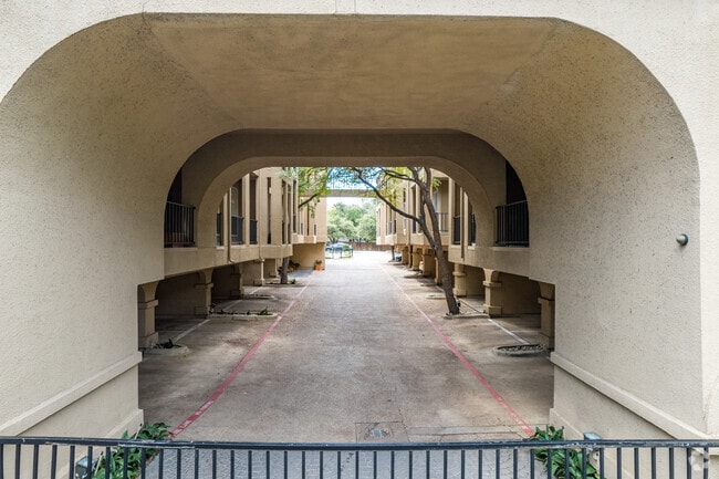Building Photo - Colonnade At Turtle Creek