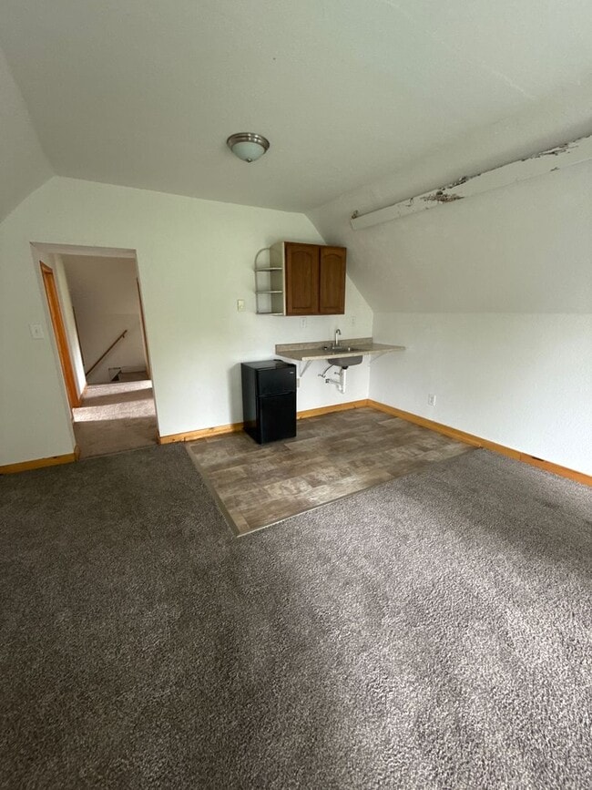 Building Photo - 209 Main St