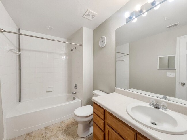 Foto del edificio - First-floor 1-bedroom, 1-bath condo - North Naples