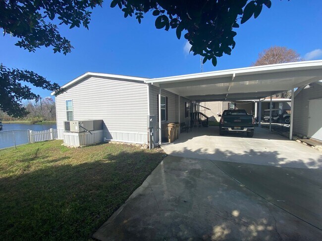 Building Photo - Spectacular Fully Furnished Home SEASONAL ...