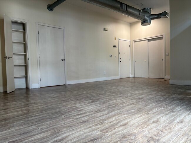 Camino de entrada - 289 3rd St