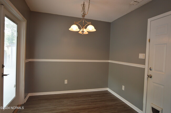 Building Photo - 206 Wedgewood Dr