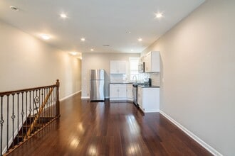 Building Photo - 723 S 56th St