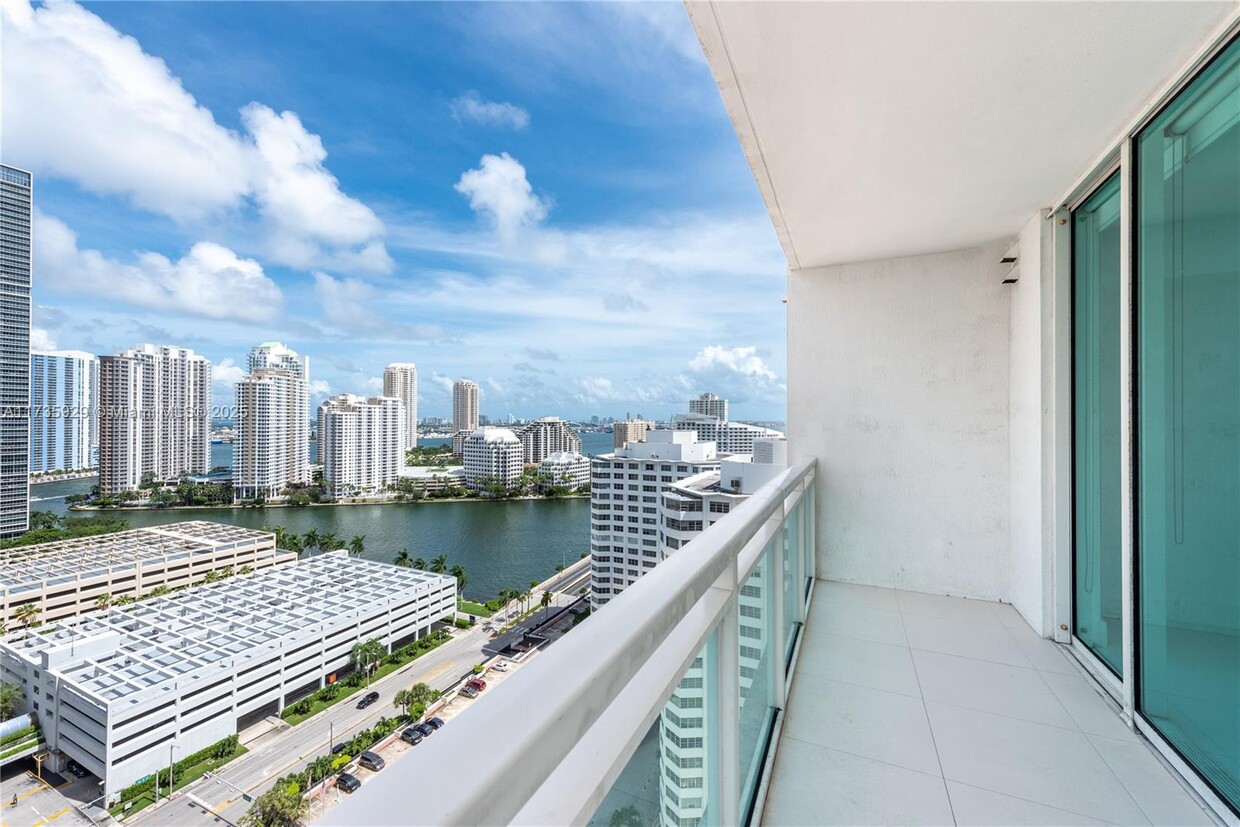 Foto principal - 950 Brickell Bay Dr