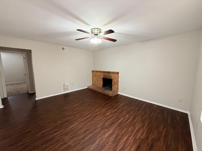 Foto del edificio - 3302 Salisbury Ave