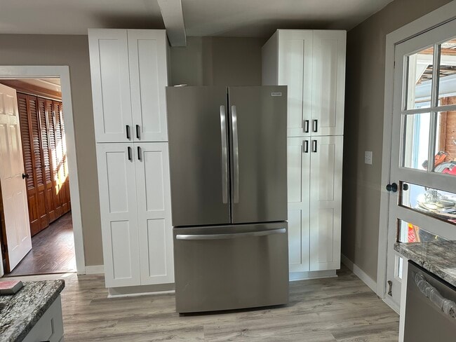 New appliances - 69 Monroe St