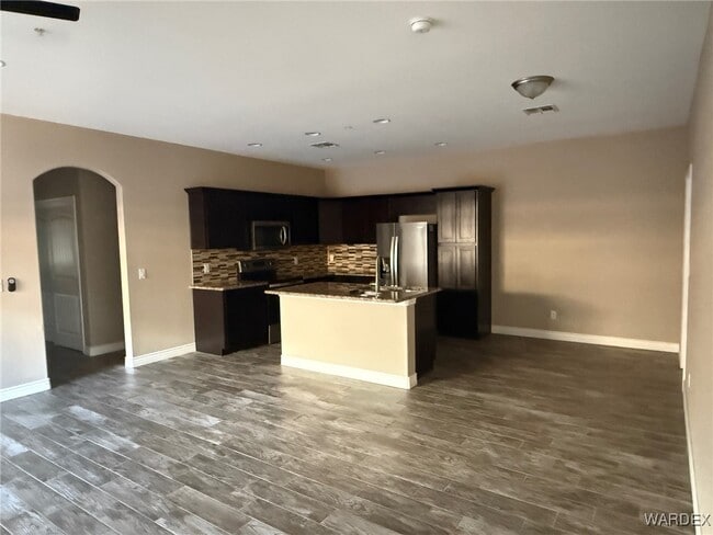 Building Photo - 714 Pala Mesa Dr