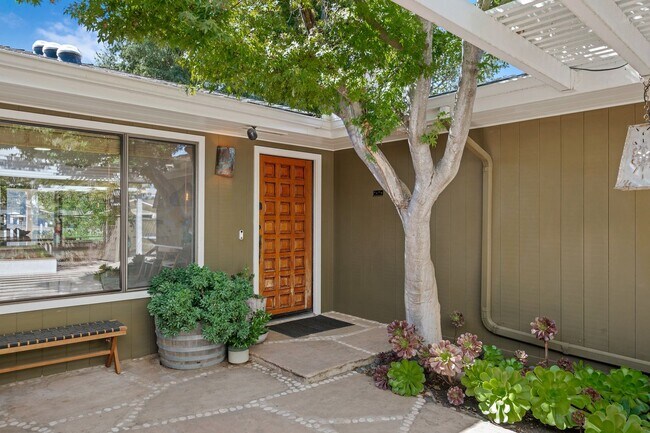 Foto del edificio - Refined Solvang Home with Stunning Valley ...