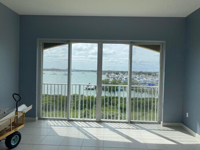 Building Photo - 32 Harbour Isle Dr W