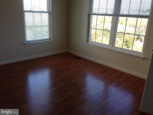 Building Photo - 25325 Crossfield Dr