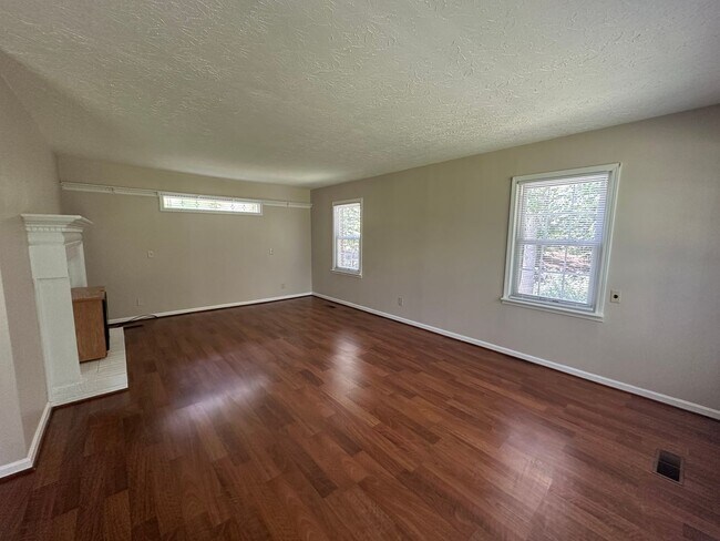 Foto del edificio - Secluded 3BR/2BA Home in Heflin – Lawncare...