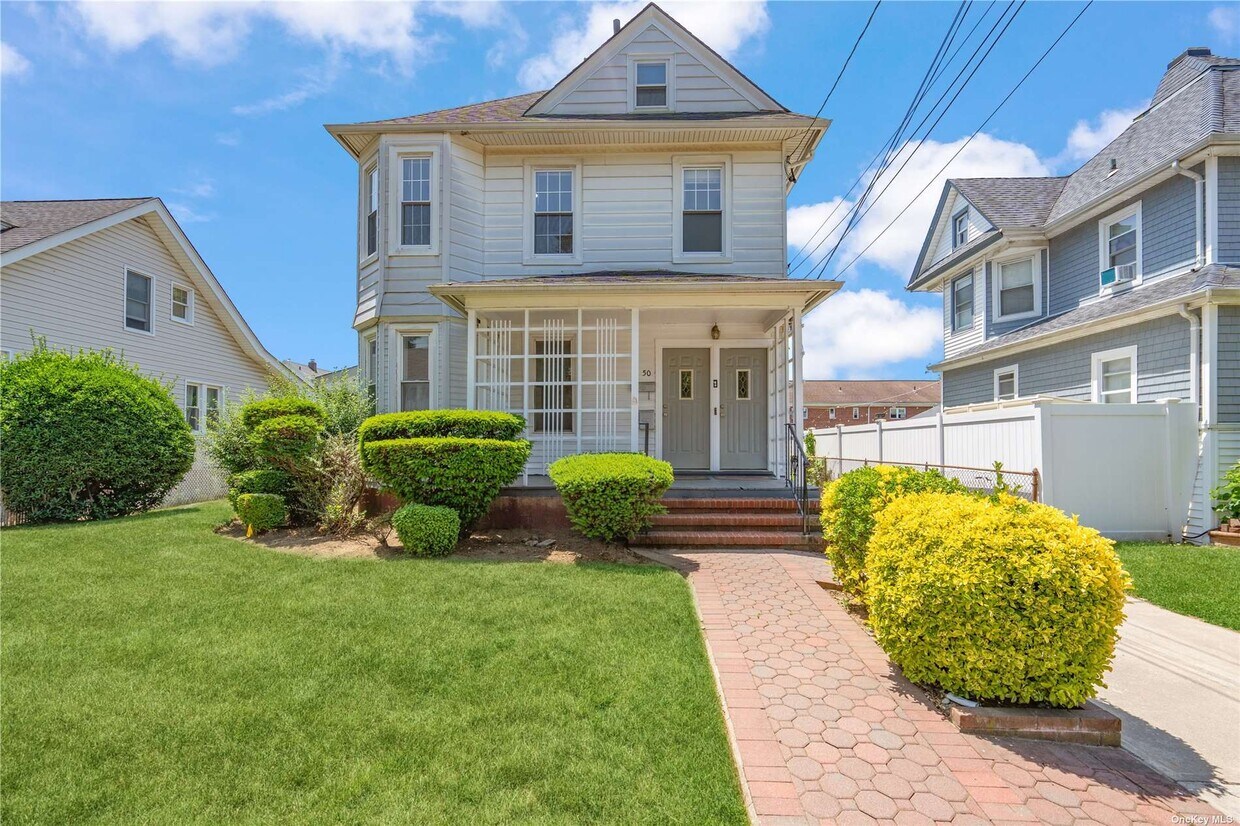 Primary Photo - 50 W Mineola Ave