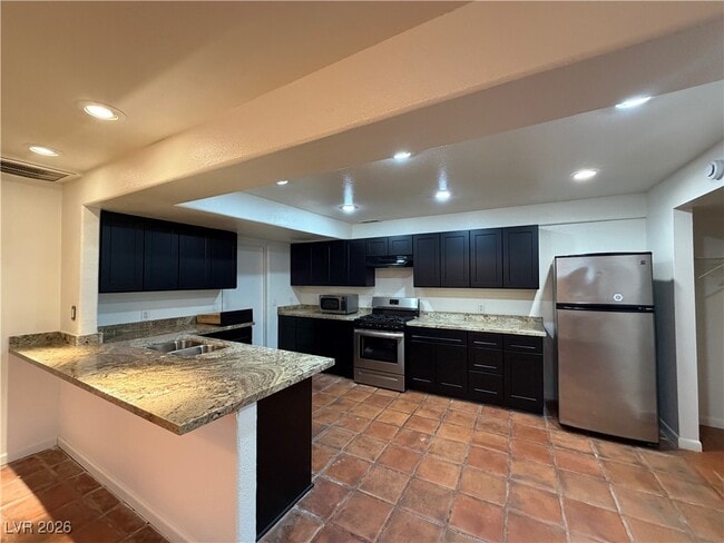 Building Photo - 908 Vegas Valley Dr