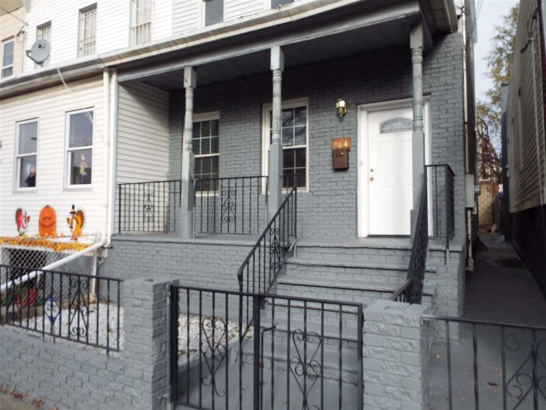 Foto principal - 284 Danforth Ave