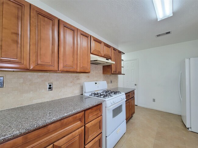 Foto del edificio - 16807 Sussex Dr