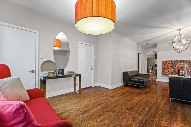 Foto del edificio - 2850 W Henderson St